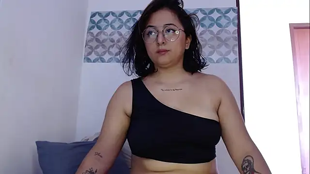 Snapshot of Aria_smith01 chatting on October 7, 2025, 2:07 pm Aria smith01 online show from October 7, 2025, 2:07 pm