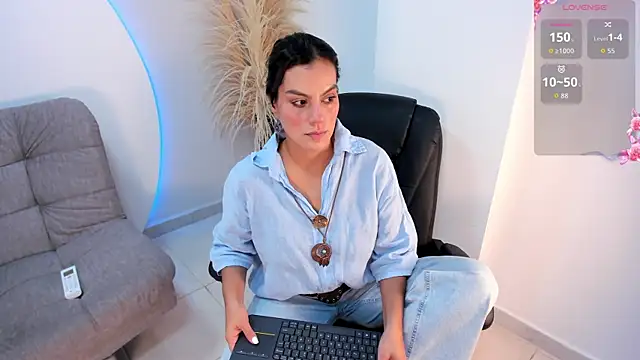 Ada Monroe10 online show from September 24, 2025, 1:06 pm