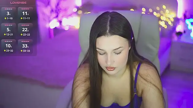 Snapshot of OneLaya chatting on September 29, 2025, 10:33 am OneLaya online show from September 29, 2025, 10:33 am