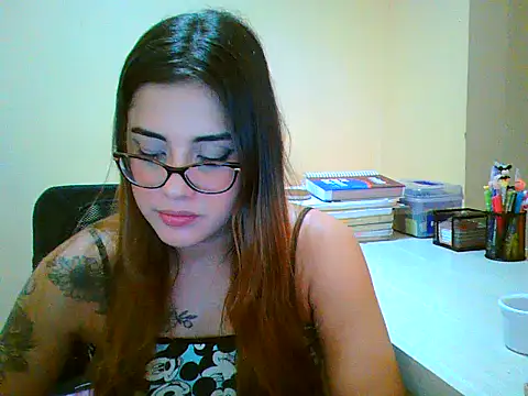 Snapshot of maliamiller chatting on February 20, 2026, 10:06 am maliamiller online show from February 20, 2026, 10:06 am