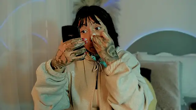 Snapshot of Evangeline_bell chatting on October 8, 2025, 12:28 pm Evangeline bell online show from October 8, 2025, 12:28 pm