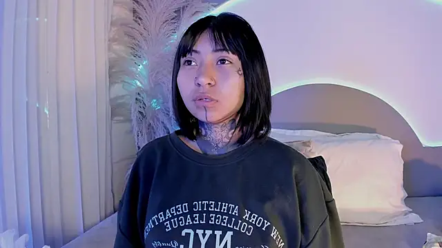 Snapshot of Evangeline_bell chatting on September 27, 2025, 12:33 pm Evangeline bell online show from September 27, 2025, 12:33 pm