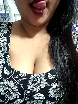 Snapshot of Jeenat_ chatting on February 8, 2025, 1:44 pm Jeenat online show from February 8, 2025, 1:44 pm