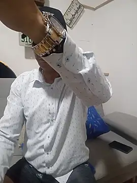 latinmartin73 online show from November 5, 2025, 12:14 am