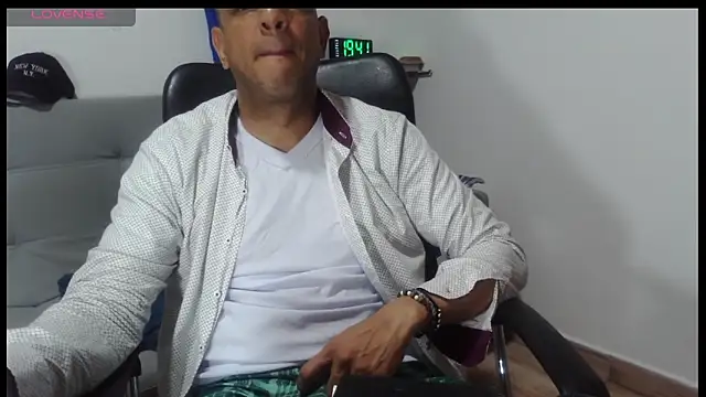 latinmartin73 online show from March 26, 2026, 12:42 am