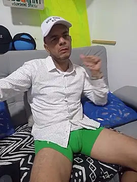 latinmartin73 online show from October 14, 2025, 10:53 pm