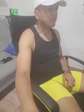 latinmartin73 online show from February 8, 2026, 2:42 am