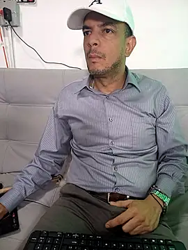 latinmartin73 online show from February 12, 2025, 1:09 am