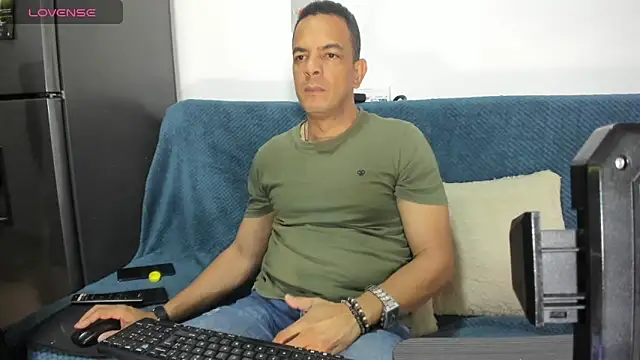 latinmartin73 online show from January 27, 2025, 1:48 am