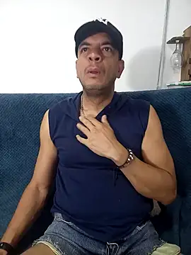 latinmartin73 online show from March 1, 2025, 2:44 pm