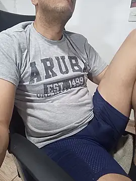 latinmartin73 online show from February 14, 2026, 1:50 am