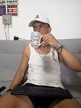latinmartin73 online show from February 13, 2025, 11:37 pm