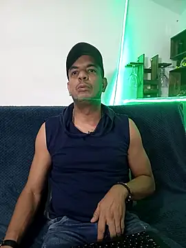 latinmartin73 online show from March 1, 2025, 11:37 pm
