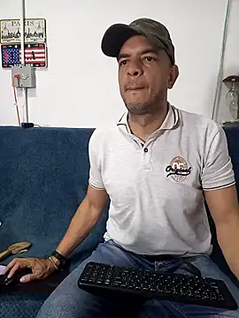 latinmartin73 online show from March 8, 2025, 3:28 am