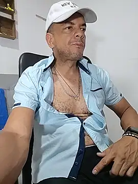 latinmartin73 online show from June 5, 2026, 12:26 am