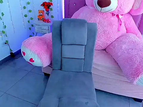 dulcevegga online show from March 23, 2026, 9:03 pm