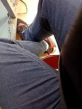 Snapshot of huzi518 chatting on October 17, 2025, 2:59 am huzi518 online show from October 17, 2025, 2:59 am