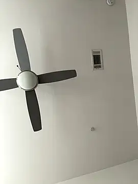 jadeskyxo online show from October 22, 2025, 4:06 pm