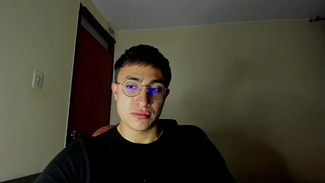 Snapshot of Leoknight chatting on February 15, 2025, 2:37 am Leoknight online show from February 15, 2025, 2:37 am