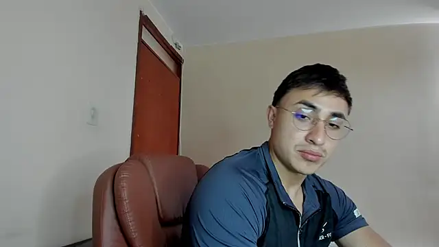 Snapshot of Leoknight chatting on March 18, 2025, 5:01 pm Leoknight online show from March 18, 2025, 5:01 pm