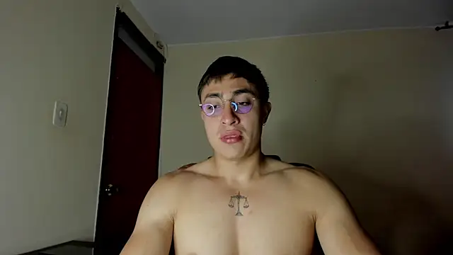 Snapshot of Leoknight chatting on February 17, 2025, 11:00 pm Leoknight online show from February 17, 2025, 11:00 pm