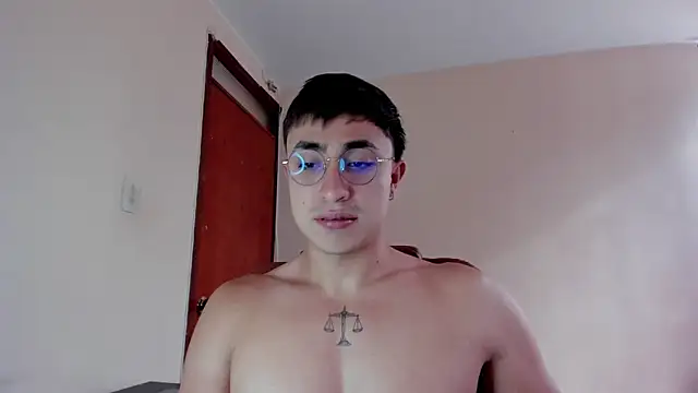 Snapshot of Leoknight chatting on March 3, 2025, 9:05 pm Leoknight online show from March 3, 2025, 9:05 pm