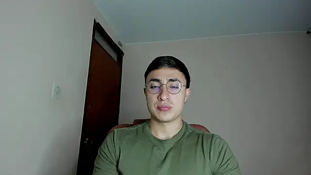 Snapshot of Leoknight chatting on March 11, 2025, 2:32 am Leoknight online show from March 11, 2025, 2:32 am