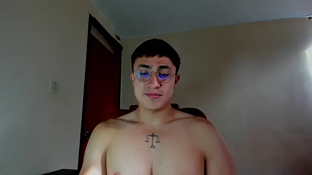 Snapshot of Leoknight chatting on February 11, 2025, 9:14 pm Leoknight online show from February 11, 2025, 9:14 pm