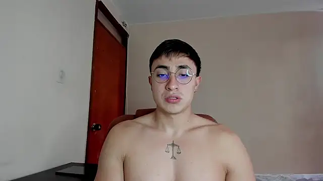 Snapshot of Leoknight chatting on March 21, 2025, 10:06 pm Leoknight online show from March 21, 2025, 10:06 pm