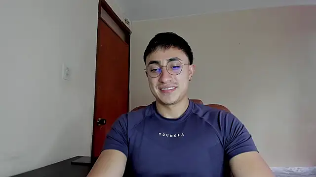 Snapshot of Leoknight chatting on March 17, 2025, 9:35 pm Leoknight online show from March 17, 2025, 9:35 pm