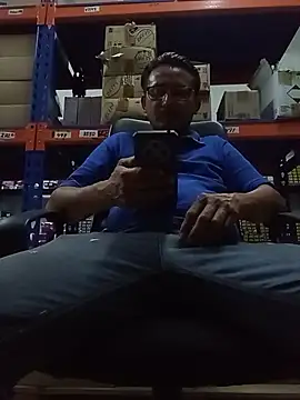 Andresguz35 online show from October 30, 2025, 10:28 pm