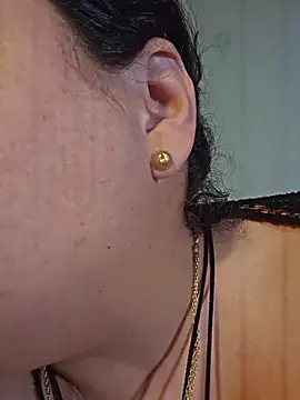 zandra milf  online show from April 11, 2026, 11:03 am