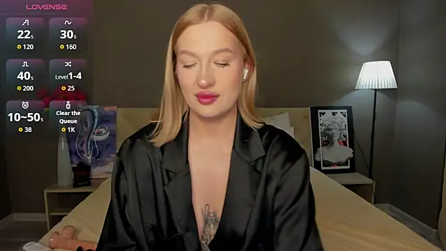 Snapshot of Emma__Leee chatting on October 5, 2025, 1:07 am Emma  Leee online show from October 5, 2025, 1:07 am