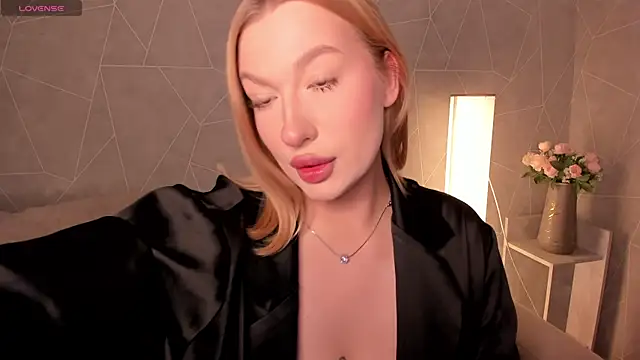 Snapshot of Emma__Leee chatting on September 9, 2025, 12:54 am Emma  Leee online show from September 9, 2025, 12:54 am