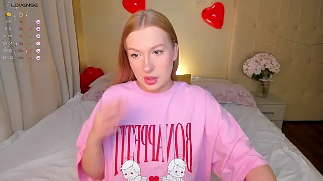 Snapshot of Emma__Leee chatting on February 20, 2025, 1:03 am Emma  Leee online show from February 20, 2025, 1:03 am