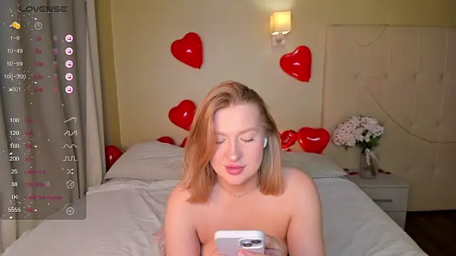 Snapshot of Emma__Leee chatting on February 16, 2025, 4:09 am Emma  Leee online show from February 16, 2025, 4:09 am