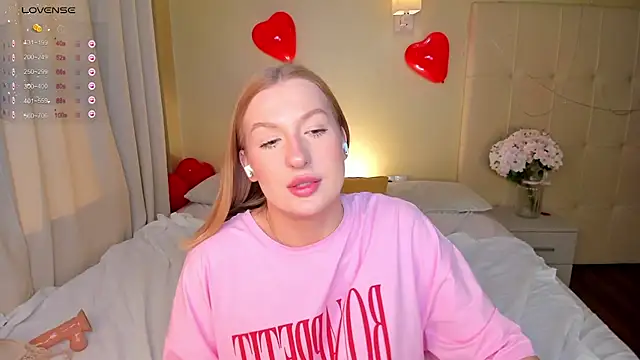 Snapshot of Emma__Leee chatting on February 20, 2025, 4:07 am Emma  Leee online show from February 20, 2025, 4:07 am