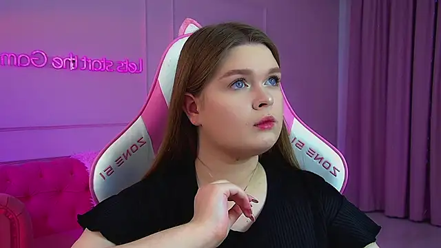 CrystalLyons online show from May 26, 2026, 6:28 pm
