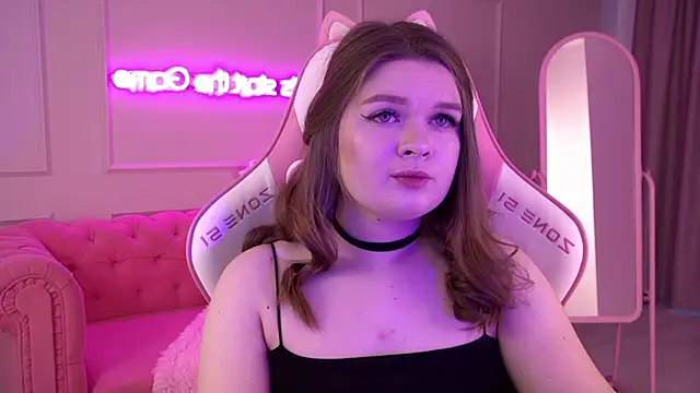 CrystalLyons online show from February 25, 2025, 6:47 am