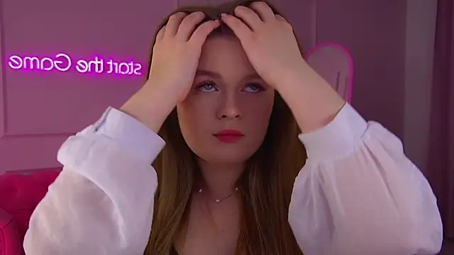 CrystalLyons online show from November 30, 2025, 6:25 am