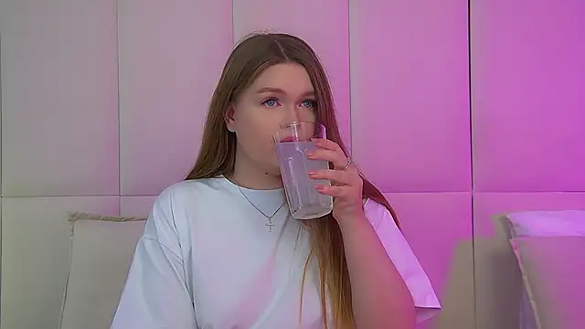 CrystalLyons online show from March 9, 2026, 6:22 pm