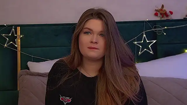 CrystalLyons online show from December 18, 2025, 6:18 am