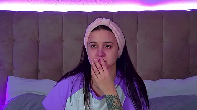 ChristinaMilton online show from November 11, 2025, 6:14 pm