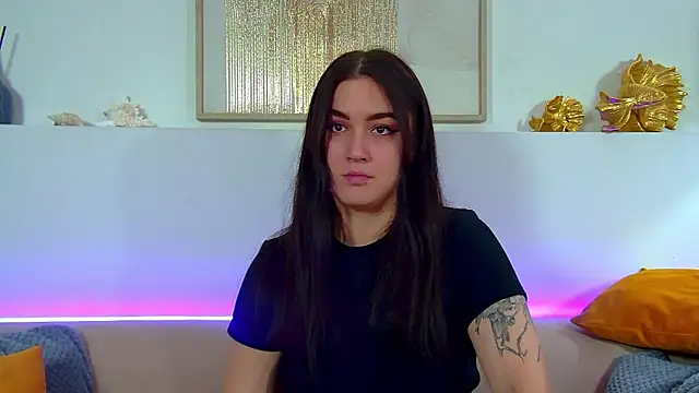 Snapshot of ChristinaMilton chatting on October 7, 2025, 6:31 pm ChristinaMilton online show from October 7, 2025, 6:31 pm