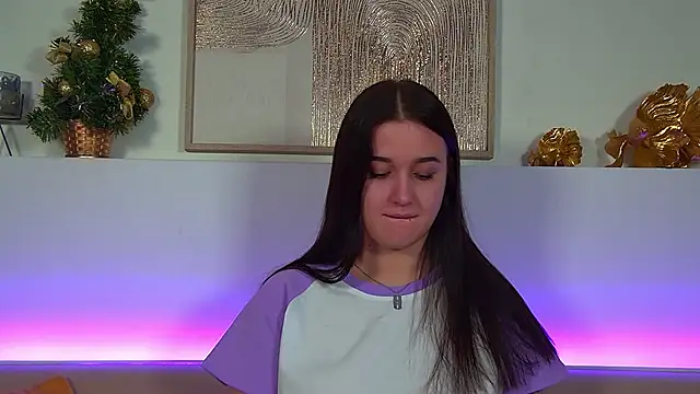 ChristinaMilton online show from December 2, 2025, 6:42 pm