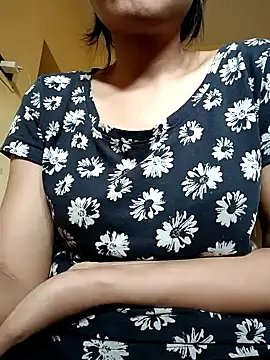 Snapshot of Sanaya_7 chatting on February 4, 2025, 8:13 am Sanaya 7 online show from February 4, 2025, 8:13 am