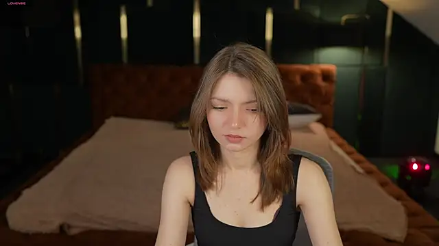 Michelle 054 online show from November 2, 2025, 12:04 am