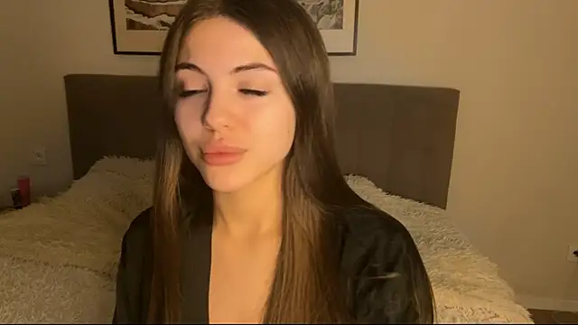 Snapshot of aryamirelle chatting on October 31, 2025, 11:44 pm aryamirelle online show from October 31, 2025, 11:44 pm