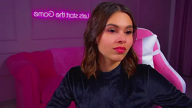 Snapshot of PollyLanders chatting on September 17, 2025, 8:33 pm PollyLanders online show from September 17, 2025, 8:33 pm