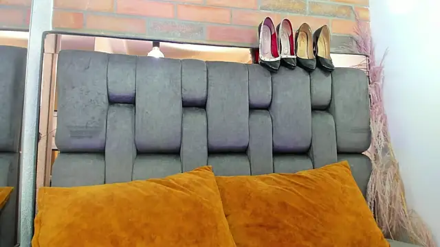 JESSYCORTES online show from September 25, 2025, 2:12 pm